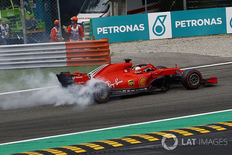 Videón Vettel és Hamilton rajt utáni incidense - ki volt a hibás?