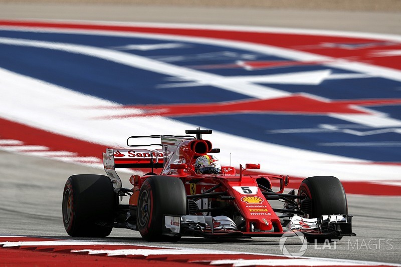 Sebastian Vettel sitzt Hamilton im Nacken: