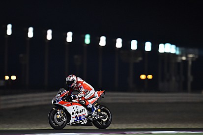 Ducati exhibe músculo en el primer día en Qatar; Márquez se cae dos veces