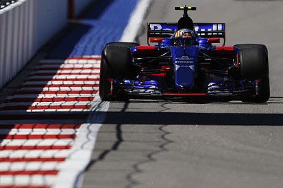Сайнс предсказал сложнейшую для Toro Rosso квалификацию в сезоне