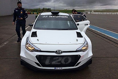 I piloti clienti provano per la prima volta la Hyundai i20 R5