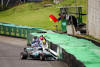Hamilton-Crash: Chefs sehen Fahrfehler, Weltmeister kleinlaut