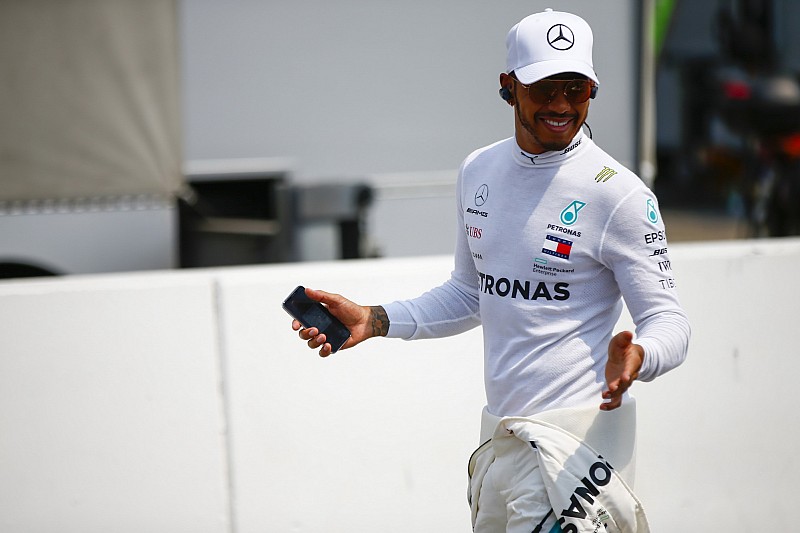 Hamilton nyerte a drámai Német Nagydíjat: Vettel az élről esett ki