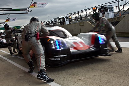 Porsche, dans le dur, entend "mettre la pression" en course