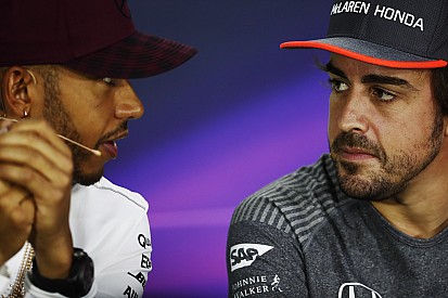 Hamilton, como Alonso, en contra de que la F1 tenga 25 carreras
