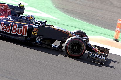 Sainz piensa que adelantar a un Toro Rosso es fácil