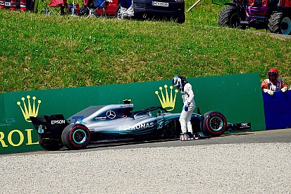 Після подвійного сходу Mercedes шукає «гремлінів» у двигуні