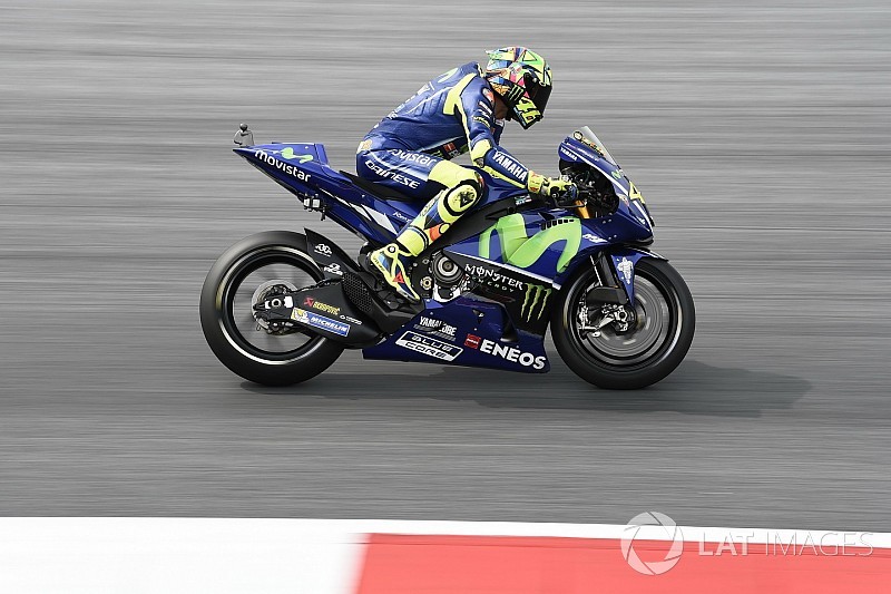 Rossi y Viñales prueban la goma trasera en Misano