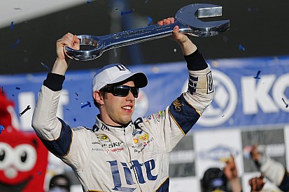 Keselowski fights back from speeding penalty to win at Las Vegas
