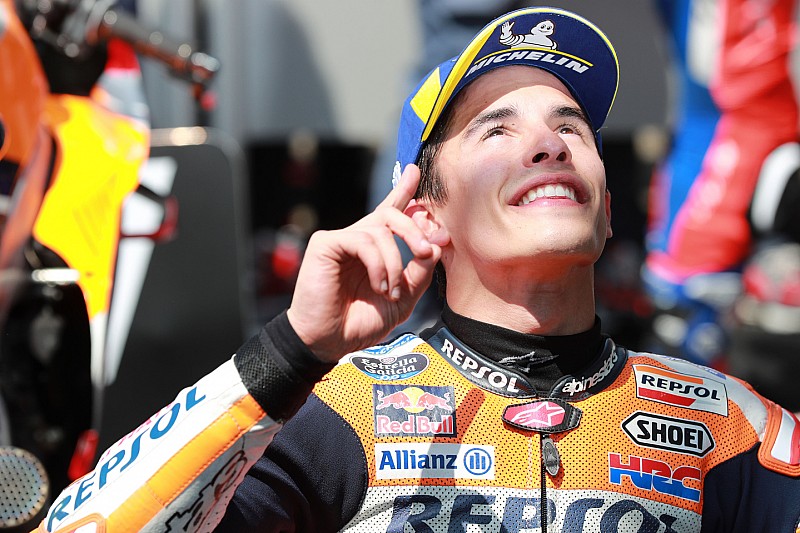 Фотофакт: чемпіон MotoGP примірив сидіння боліда Формули 1