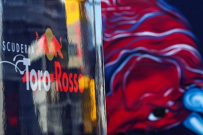 Toro Rosso покажет машину за день до начала тестов