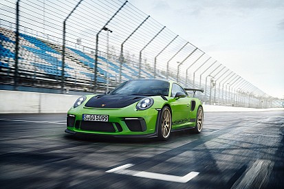 Video: al Nurburgring con Mark Webber sulla nuova Porsche 911 GT3 RS