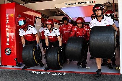 Pirelli, zorunlu pit stop sayısını ikiye çıkarmanın faydalı olacağından emin değil