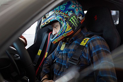 Valentino Rossi uji coba Ferrari 488 Pista