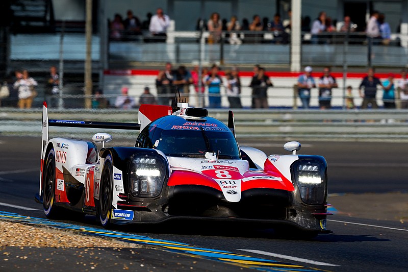 Le Mans 24 Saat - 1. Saat: #8 Toyota lider, #1 Rebellion kaza yaptı