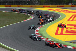 Unfall: Kimi Räikkönen, Ferrari SF70H; Max Verstappen, Red Bull Racing RB13; Sebastian Vettel, Ferra