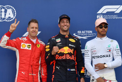 Sebastian Vettel, Ferrari, Pole sitter Daniel Ricciardo, Red Bull Racing and Lewis Hamilton, Mercedes-AMG F1