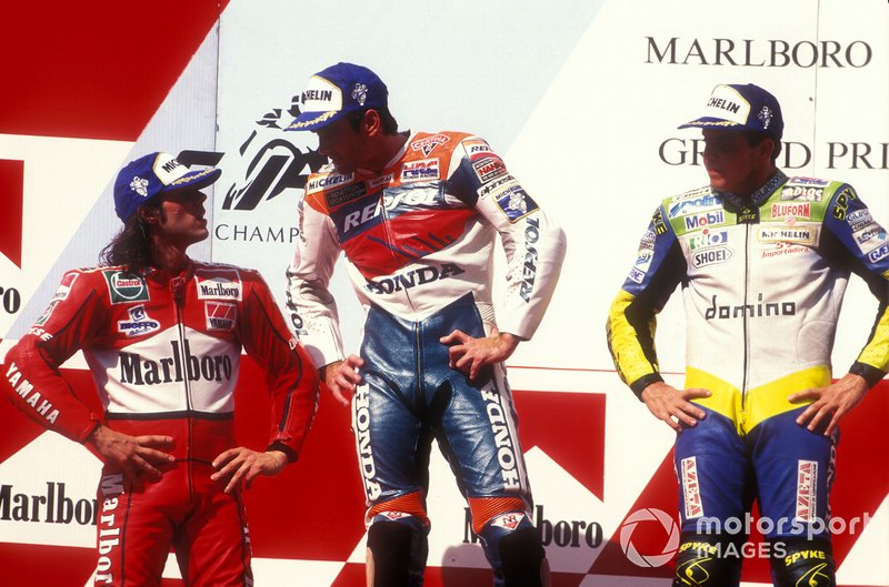 Podium: Pemenang Mick Doohan, runner-up Loris Capirossi, posisi ketiga Alex Barros, GP Indonesia
