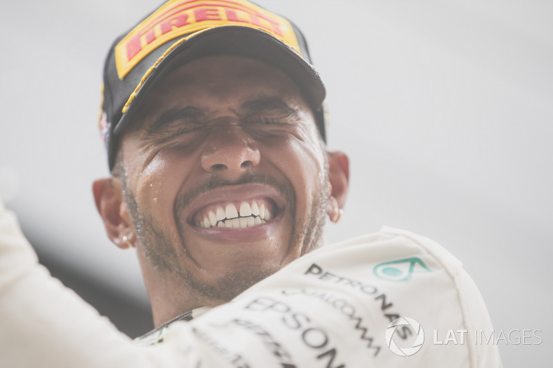Race winner Lewis Hamilton, Mercedes AMG F1, sprays Champagne from the podium