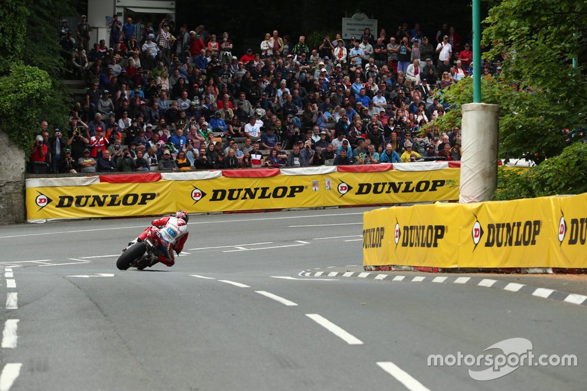 Salah satu pemandangan dalam balapan ikonik Isle of Man TT sebelum pandemi Covid-19 melanda dunia.