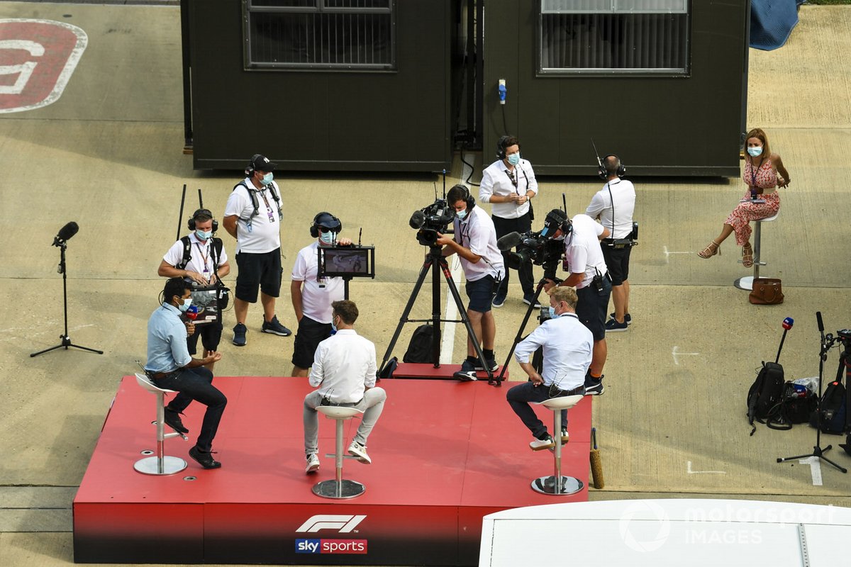 Karun Chandhok, Sky TV, Jenson Button, Sky Sports F1, en Simon Lazenby, Sky TV.