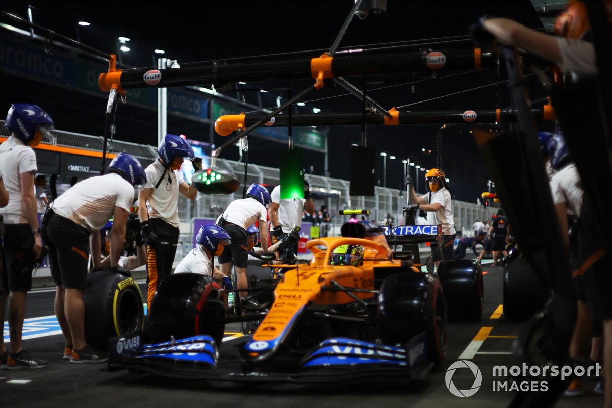 Lando Norris, McLaren MCL35M, in the pits