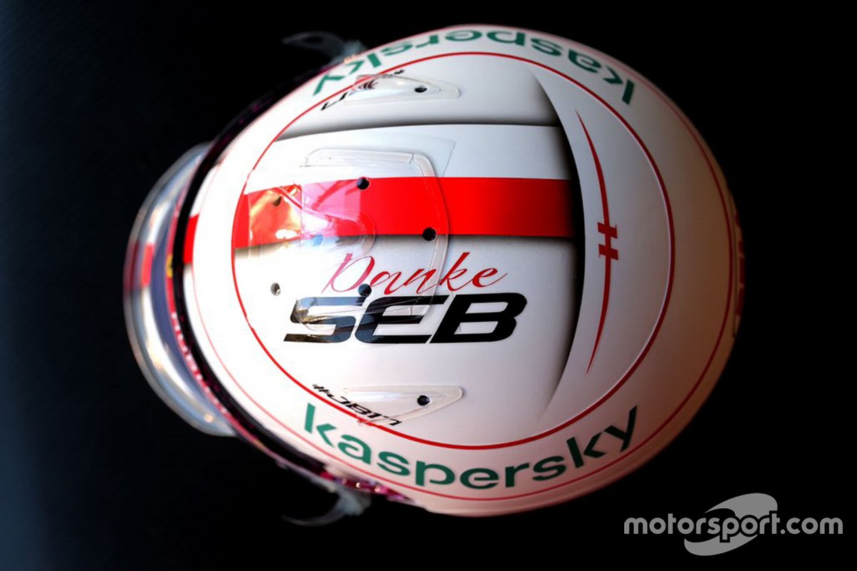 Helm van Charles Leclerc, Ferrari