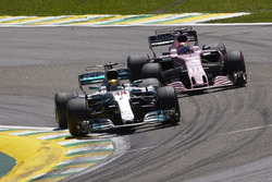 Lewis Hamilton, Mercedes AMG F1 W08 ve Sergio Perez, Sahara Force India F1 VJM10