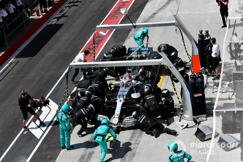 Una parada en pits de Lewis Hamilton y el preciso trabajo de Mercedes.