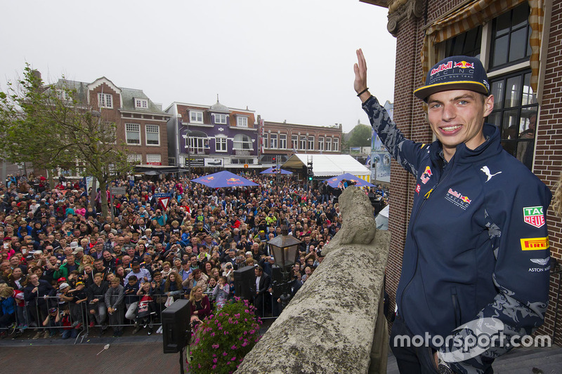 Zwaaien als een koning