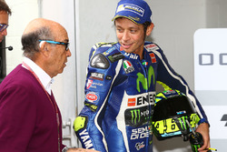 3. Valentino Rossi, Yamaha Factory Racing, mit Dorna-Chef Carmelo Ezpeleta