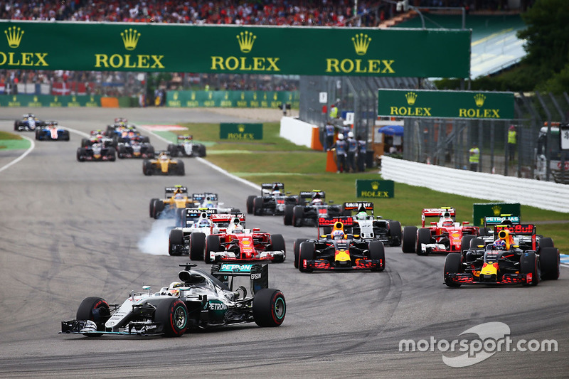 Lewis Hamilton, Mercedes AMG F1 W07 Hybrid al comando alla partenza della gara