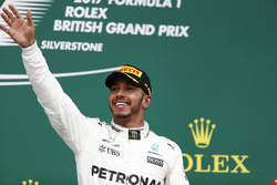 Podio: il vincitore della gara Lewis Hamilton, Mercedes AMG F1 W08