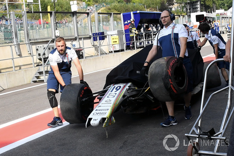 The crashed car of Felipe Massa, Williams FW40 is recovered in FP1 and pushed down pitlane by mechanics