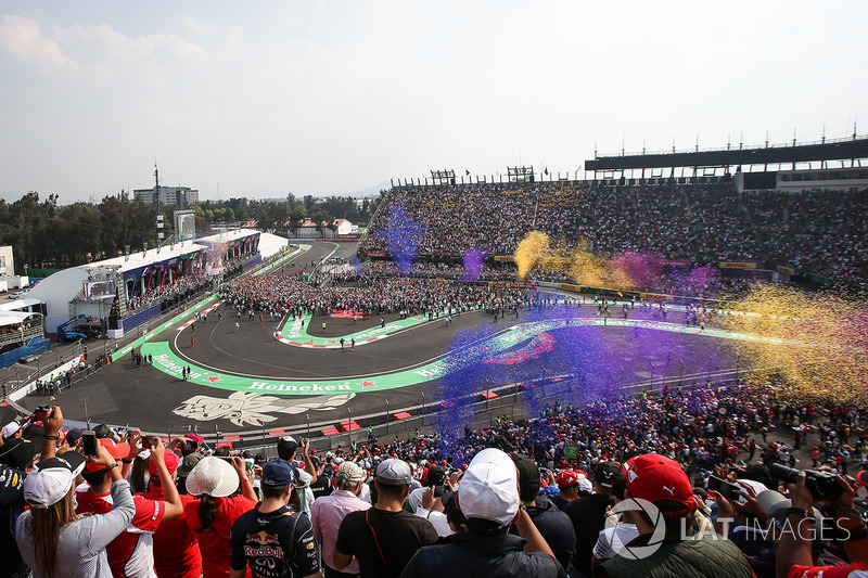 Fans celebran