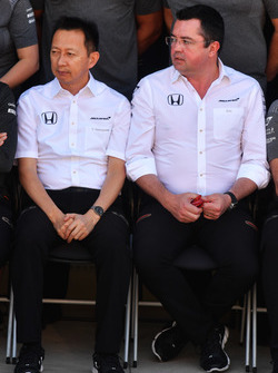 Yusuke Hasegawa, jefe de Honda Motorsport y Eric Boullier, director McLaren Racing en la foto del Mc
