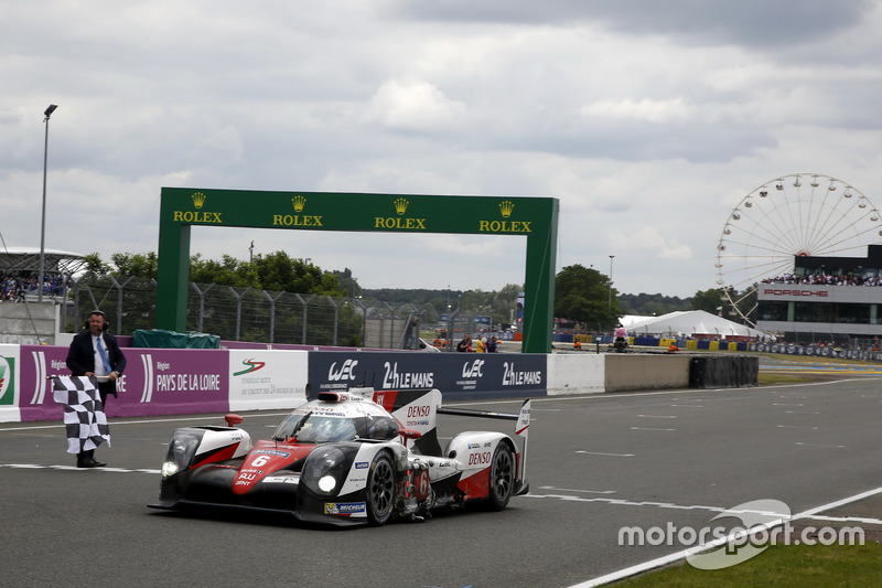 2nd: #6 Toyota Racing Toyota TS050 Hybrid: Stéphane Sarrazin, Mike Conway, Kamui Kobayashi