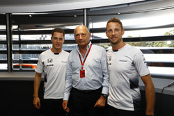 Керівник McLaren Automotive, Стоффель Вандорн і Дженсон Баттон