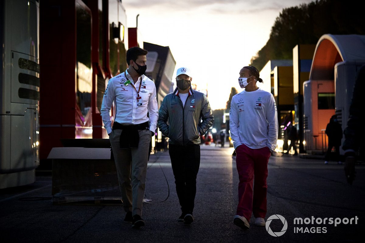 Toto Wolff, Mercedes AMG, Valtteri Bottas, Mercedes-AMG F1, y Lewis Hamilton, Mercedes-AMG F1