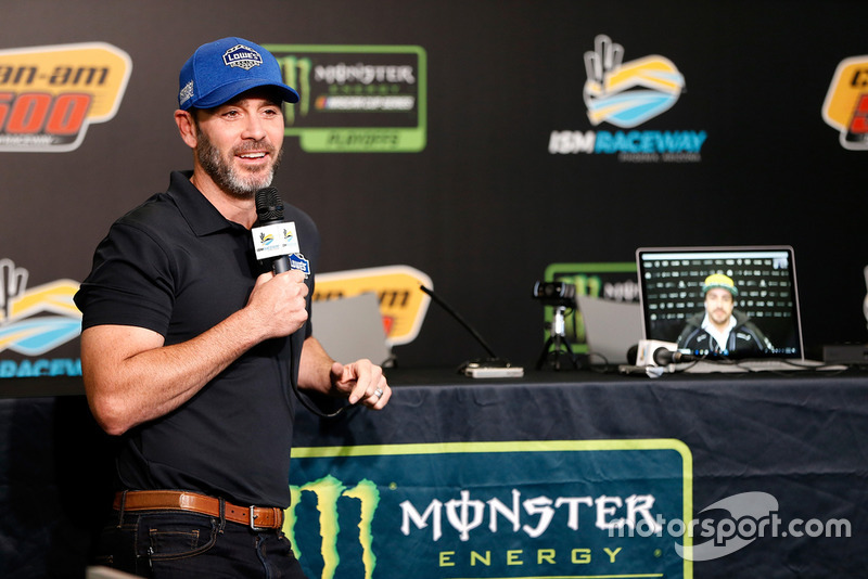 Jimmie Johnson, Hendrick Motorsports, mit Fernando Alonso, McLaren, via Skype