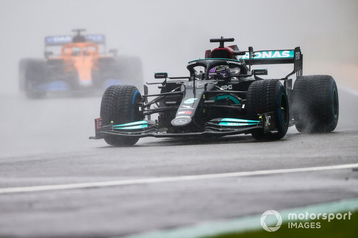 Lewis Hamilton, Mercedes W12, Daniel Ricciardo, McLaren MCL35M