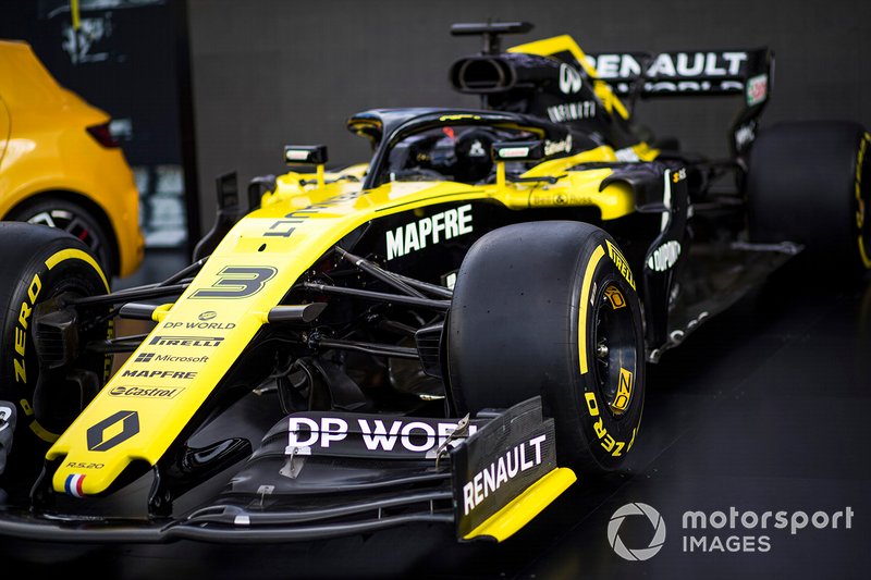 Detail of the nose and front wing on the Renault F1 Team R.S.20