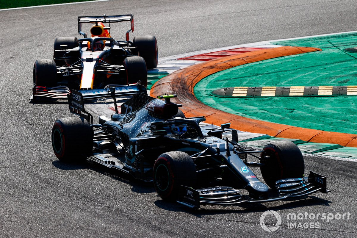 Valtteri Bottas, Mercedes F1 W11, Max Verstappen, Red Bull Racing RB16