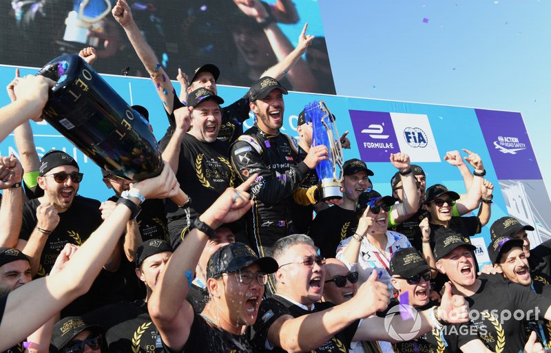 Jean-Eric Vergne, DS TECHEETAH merayakan gelar pembalap dan konstruktor Formula E 2018-19