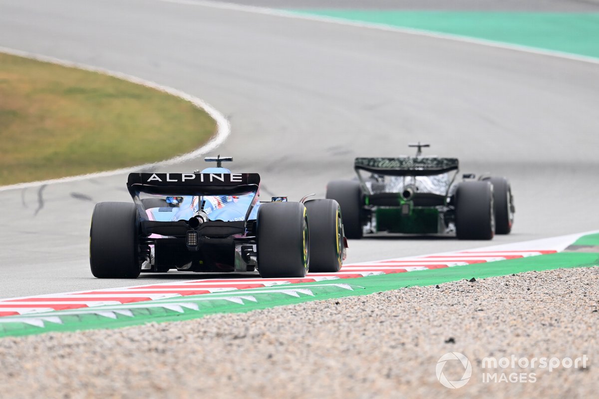 Guanyu Zhou, Alfa Romeo C42, Fernando Alonso, Alpine A522