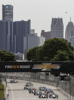 Start: Graham Rahal, Rahal Letterman Lanigan Racing Honda leads