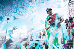 Il vincitore dell'ePrix di Zurigo, Lucas di Grassi, Audi Sport ABT Schaeffler