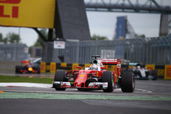 Sebastian Vettel, Ferrari SF16-H va largo alla partenza della gara