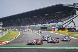 Start: #7 Audi Sport Team Joest Audi R18: Marcel Fässler, Andre Lotterer leidt