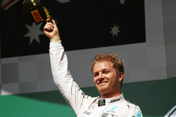Podium: Racewinnaar Nico Rosberg, Mercedes AMG F1 viert feest op het podium